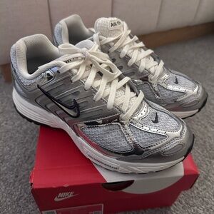 Nike Air Pegasus 2005 in size women’s 8